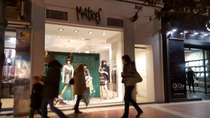 Fachada exterior de la tienda Matices ropa de mujer en Zaragoza
